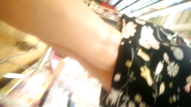 積極的な男性は女の子に唾を吐く いってつ エロ