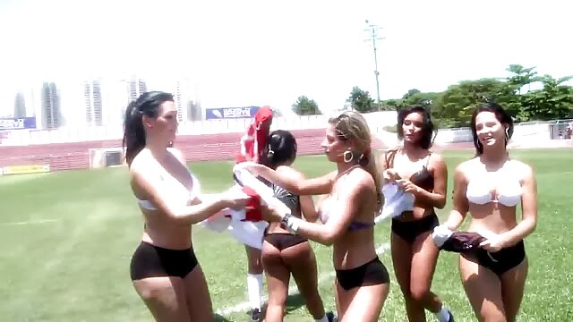 レズビアンの婦人科医は、患者と応援するのが好きです。 一徹 sex 動画