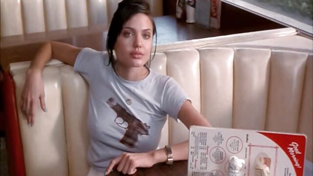 男は彼の口の中にバイセクシャルを取り、その後、赤ちゃんを植えました。 エロ い 動画 鈴木 一徹