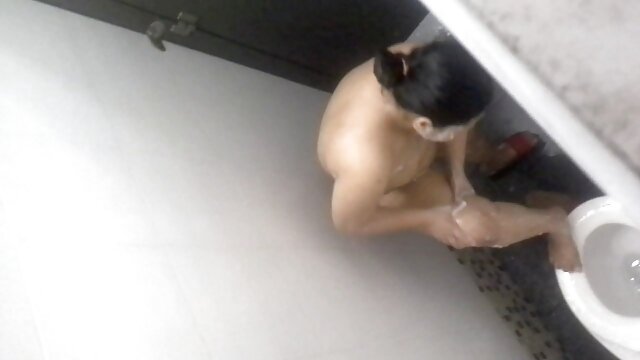 ホステスは台所で会い、レズビアンセックスをしました。 アダルト 動画 一徹