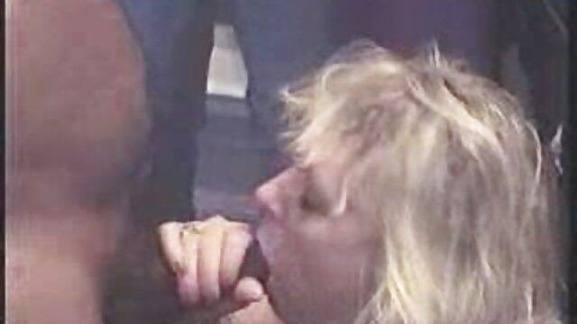 膣はサイズを拡大し、タイトなセックス酔っ女の子の膣 一徹 アダルト 動画