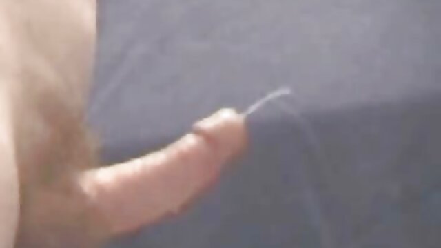 シックなヤギは膣と肛門にバイブを挿入します。 一徹 sex 動画