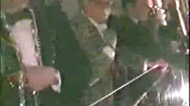 堕落して怒っている召使いを持つ男。 一徹 エロ