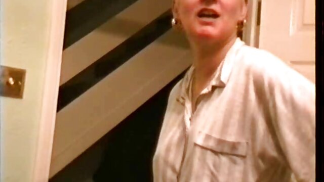 平らな腹部に終わりを持つロシアのセックス 一徹 クンニ 動画