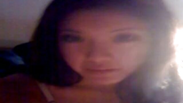 成熟したお母さんは台所で若いロシア語を食べる。 一徹 アダルト