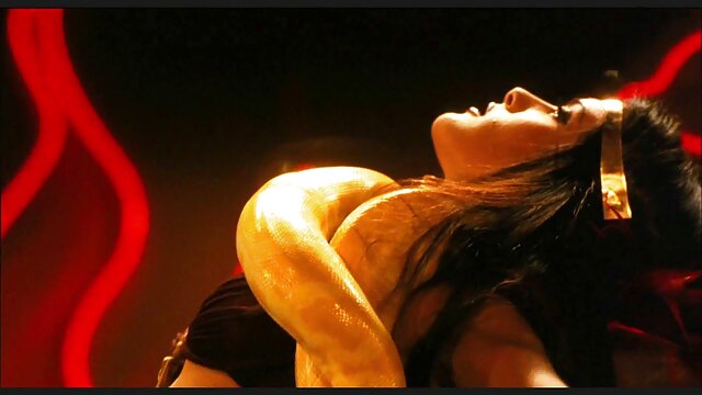 ストッキングの赤毛の女性は、オフィスで犯されます。 無料 アダルト 一徹