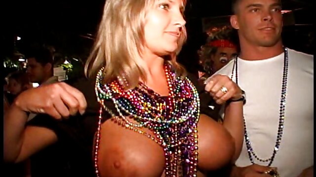 パーティーは、台所でハードセックスとブルネットのために終わった。 エロ 無料 一徹