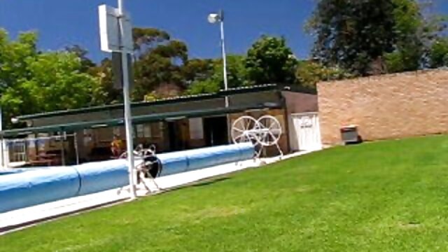 強姦犯は森の中で女の子を捕まえ、彼女と性交することを余儀なくされる。 エロ 鈴木 一徹