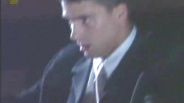 女の子は友人とのピクニックで彼女の口の中にとどまった。 一徹 えろ