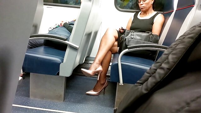 ギャングの黒群衆fucks白い女の子 鈴木 一徹 エロ