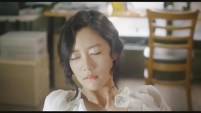 彼女は三人組の後に才能のあるクラッシュを終えた アダルト 鈴木 一徹