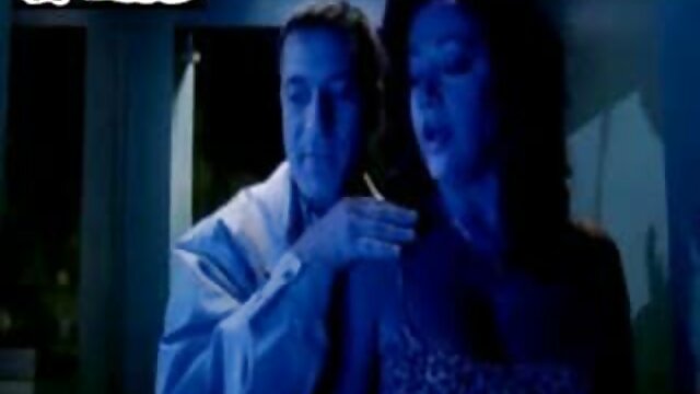 選手は、性交する能力を持つ隣人に感銘を与えます エロ 一徹